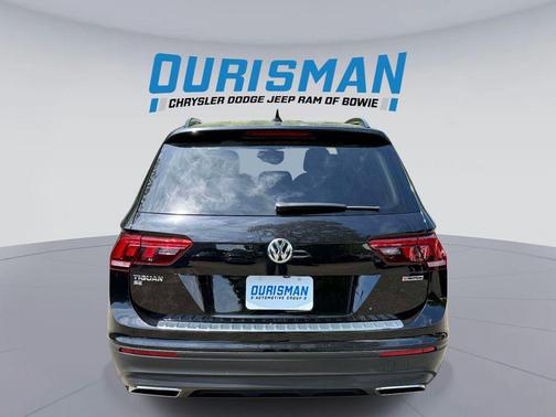 Deep Black Pearl 2019 Volkswagen Tiguan 2.0T SE 4MOTION