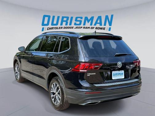 Deep Black Pearl 2019 Volkswagen Tiguan 2.0T SE 4MOTION