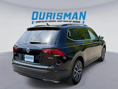 Deep Black Pearl 2019 Volkswagen Tiguan 2.0T SE 4MOTION