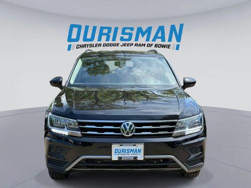 Deep Black Pearl 2019 Volkswagen Tiguan 2.0T SE 4MOTION