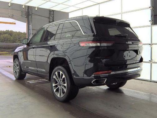 2022 Jeep Grand Cherokee 4xe Overland