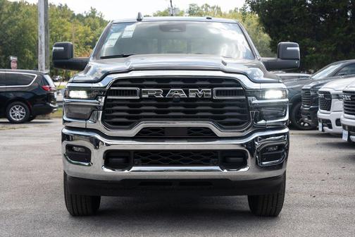 2025 RAM 2500 Tradesman Crew Cab 4x4 8' Box