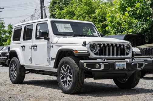 2025 Jeep Wrangler 4-Door Sahara 4x4