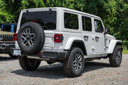2025 Jeep Wrangler 4-Door Sahara 4x4