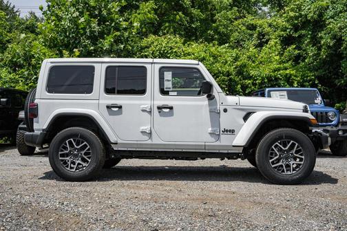 2025 Jeep Wrangler 4-Door Sahara 4x4