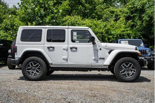 2025 Jeep Wrangler 4-Door Sahara 4x4