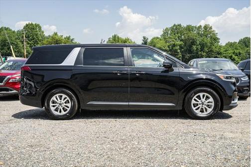 2023 Kia Carnival LX