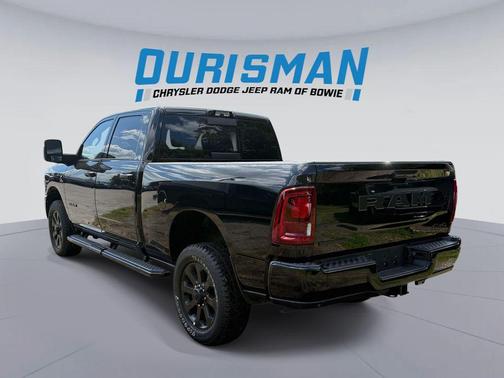 Diamond Black Crystal Pearlcoat 2026 RAM 2500 Big Horn Crew Cab 4x4 6'4' Box