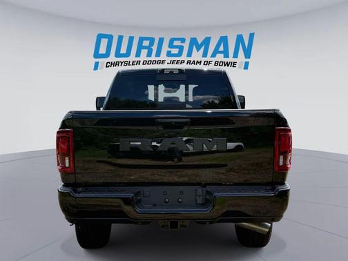 Diamond Black Crystal Pearlcoat 2026 RAM 2500 Big Horn Crew Cab 4x4 6'4' Box