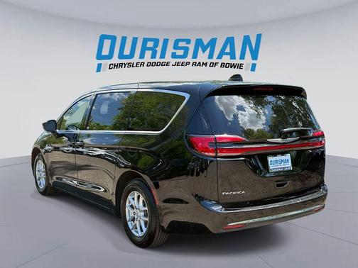 Diamond Black 2025 Chrysler Pacifica L