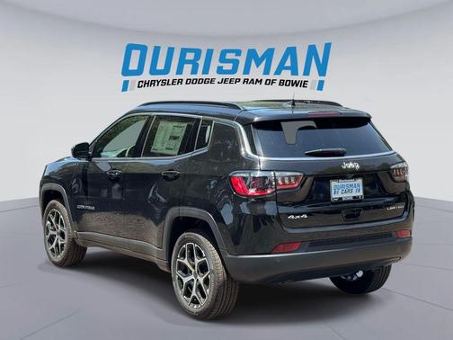 Diamond Black Crystal Pearlcoat 2026 Jeep Compass Limited