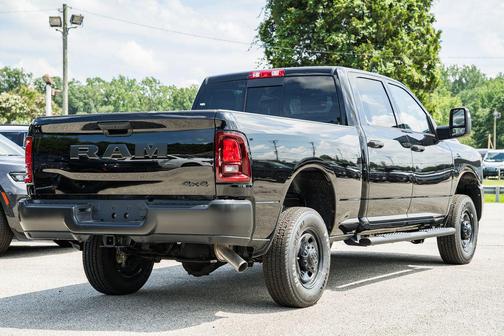 2025 RAM 2500 Tradesman Crew Cab 4x4 8' Box