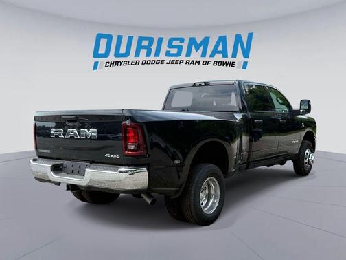 Diamond Black Crystal Pearlcoat 2026 RAM 3500 Big Horn Crew Cab 4x4 8' Box