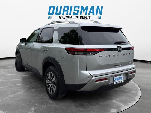 Brilliant Silver Metallic 2023 Nissan Pathfinder SL 4WD