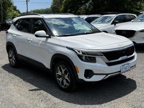 Snow White Pearl 2022 Kia Seltos EX