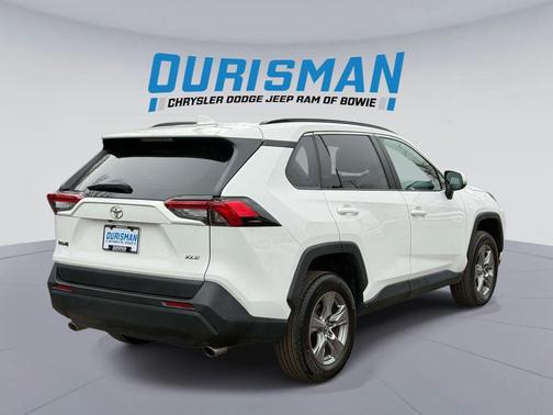 Ice Cap 2023 Toyota RAV4 XLE