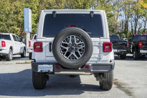 2025 Jeep Wrangler 4-Door Sahara 4x4