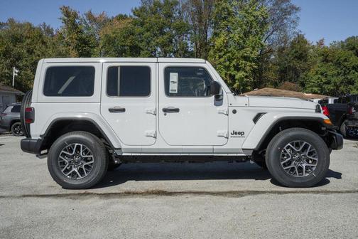 2025 Jeep Wrangler 4-Door Sahara 4x4