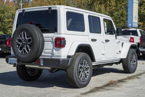 2025 Jeep Wrangler 4-Door Sahara 4x4