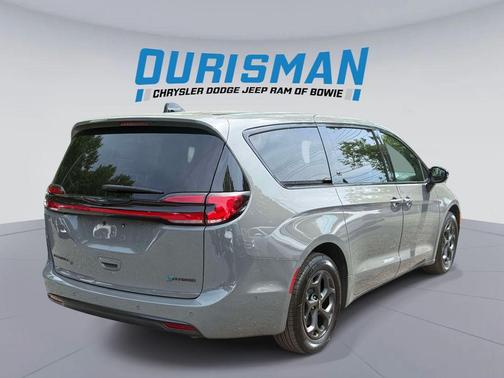Ceramic Gray Clearcoat 2023 Chrysler Pacifica Hybrid Limited