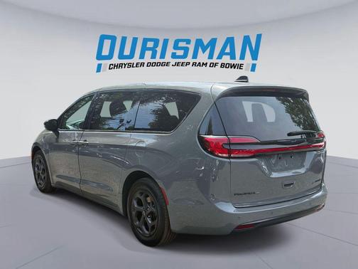 Ceramic Gray Clearcoat 2023 Chrysler Pacifica Hybrid Limited