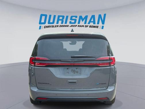 Ceramic Gray Clearcoat 2023 Chrysler Pacifica Hybrid Limited