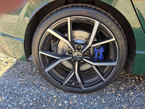 2024 Volkswagen Golf R 2.0T Manual