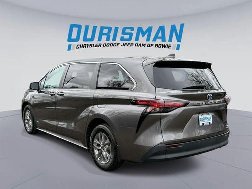 2021 Toyota Sienna LE