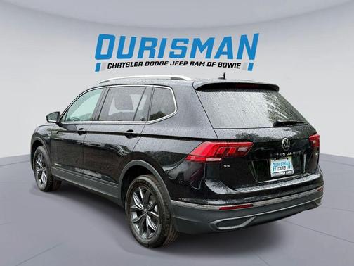 Deep Black Pearl 2022 Volkswagen Tiguan 2.0T SE 4MOTION