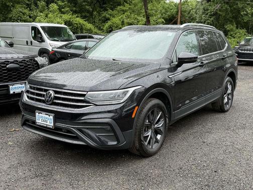 Deep Black Pearl 2022 Volkswagen Tiguan 2.0T SE 4MOTION