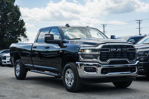 2025 RAM 2500 Tradesman Crew Cab 4x4 8' Box
