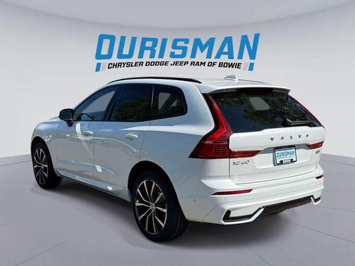 Crystal White Metallic 2024 Volvo XC60 B5 Plus Dark Theme