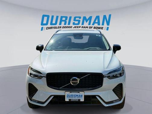 Crystal White Metallic 2024 Volvo XC60 B5 Plus Dark Theme