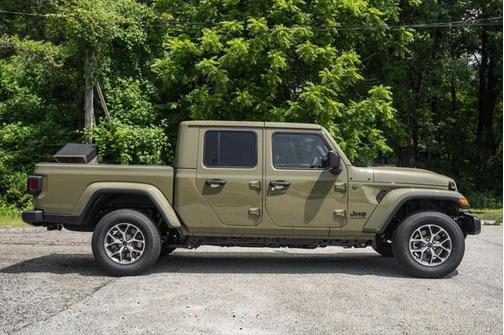 2025 Jeep Gladiator Sport S