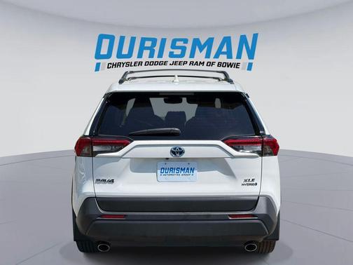 Ice Cap 2024 Toyota RAV4 Hybrid XLE