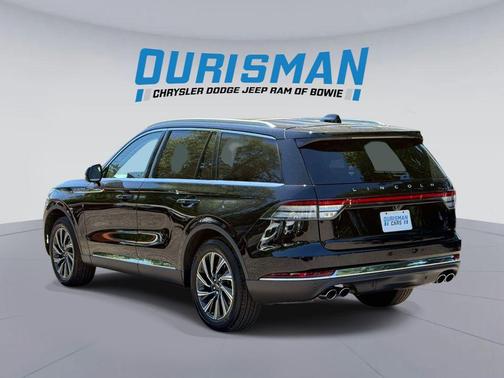 Infinite Black Metallic Clearcoat 2025 Lincoln Aviator Premiere