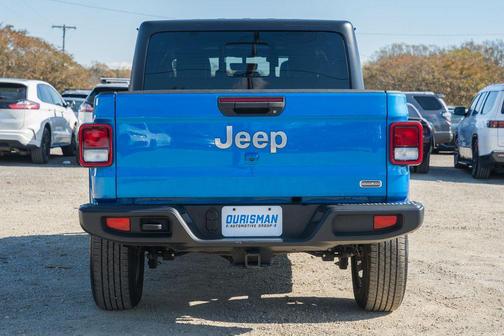 2022 Jeep Gladiator Overland