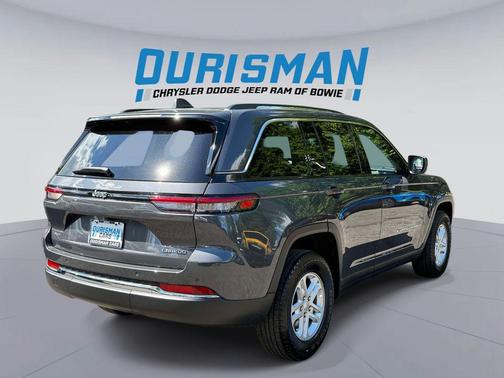 Baltic Gray Metallic Clearcoat 2022 Jeep Grand Cherokee Laredo