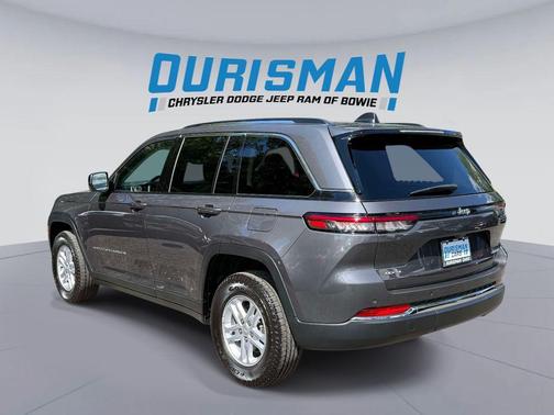 Baltic Gray Metallic Clearcoat 2022 Jeep Grand Cherokee Laredo