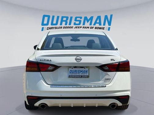 Pearl White 2023 Nissan Altima 2.5 SL