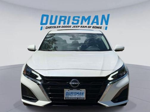 Pearl White 2023 Nissan Altima 2.5 SL