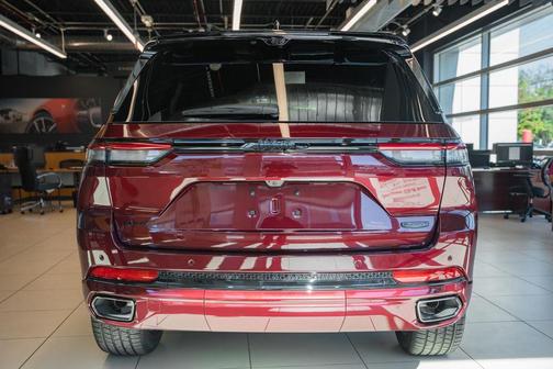 2025 Jeep Grand Cherokee Summit