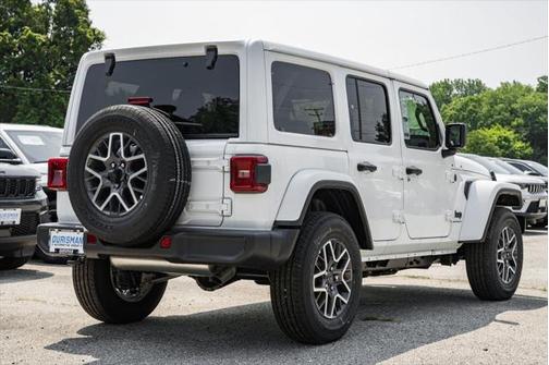 2025 Jeep Wrangler 4-Door Sahara 4x4