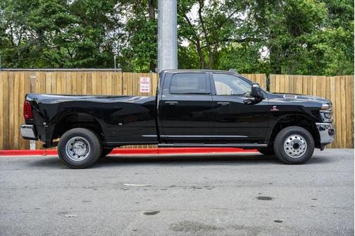 2025 RAM 3500 Tradesman Crew Cab 4x4 8' Box