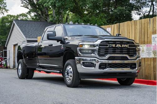 2025 RAM 3500 Tradesman Crew Cab 4x4 8' Box