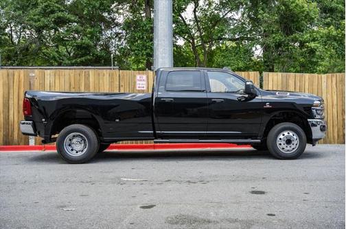 2025 RAM 3500 Tradesman Crew Cab 4x4 8' Box