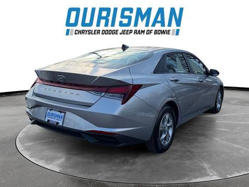 2022 Hyundai ELANTRA SE