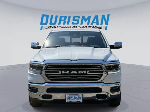 Ivory White Tri-Coat Pearlcoat 2023 RAM 1500 Laramie