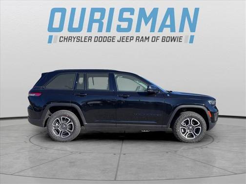 Diamond Black Crystal Pearlcoat 2024 Jeep Grand Cherokee 4xe Trailhawk