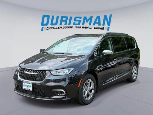 Brilliant Black Crystal Pearlcoat 2023 Chrysler Pacifica Limited